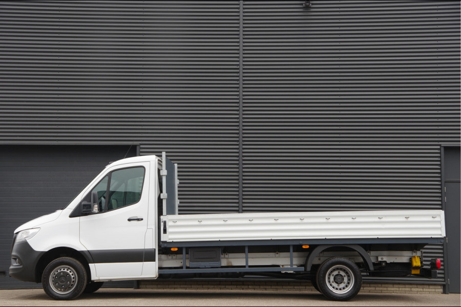 Mercedes-Benz Sprinter 519 3.5T OPEN LAADBAK, 3.5T TREKHAAK, DUBBELLUCHT, ADAPT. CRUISE, STANDKACHEL, CLIMA, LEDER STUUR, NAVI, MBUX, DUBBEL LUCHT