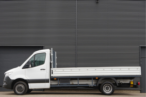 Mercedes-Benz Sprinter 519 3.5T OPEN LAADBAK, 3.5T TREKHAAK, DUBBELLUCHT, ADAPT. CRUISE, STANDKACHEL, CLIMA, LEDER STUUR, NAVI, MBUX, DUBBEL LUCHT