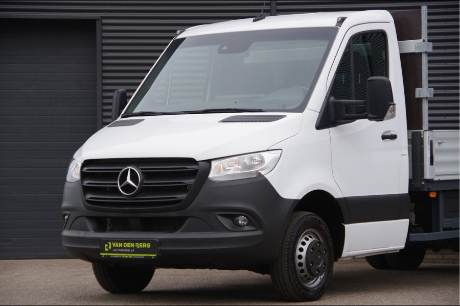 Mercedes-Benz Sprinter 519 3.5T OPEN LAADBAK, 3.5T TREKHAAK, DUBBELLUCHT, ADAPT. CRUISE, STANDKACHEL, CLIMA, LEDER STUUR, NAVI, MBUX, DUBBEL LUCHT