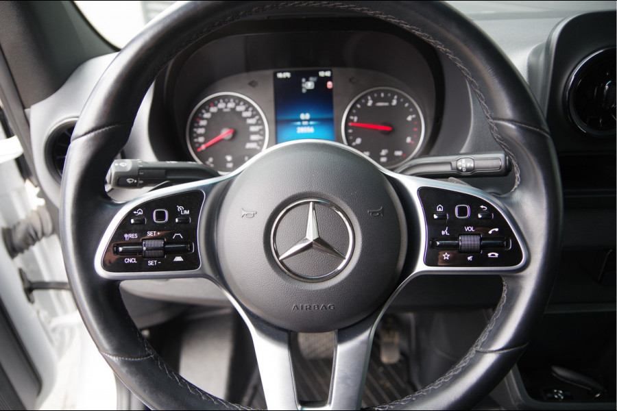 Mercedes-Benz Sprinter 519 3.5T OPEN LAADBAK, 3.5T TREKHAAK, DUBBELLUCHT, ADAPT. CRUISE, STANDKACHEL, CLIMA, LEDER STUUR, NAVI, MBUX, DUBBEL LUCHT