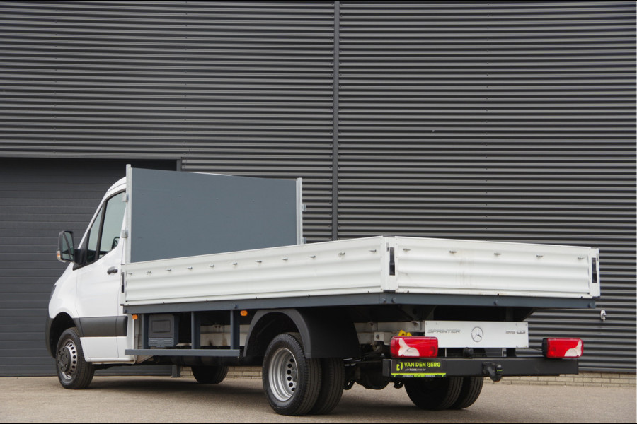 Mercedes-Benz Sprinter 519 3.5T OPEN LAADBAK, 3.5T TREKHAAK, DUBBELLUCHT, ADAPT. CRUISE, STANDKACHEL, CLIMA, LEDER STUUR, NAVI, MBUX, DUBBEL LUCHT