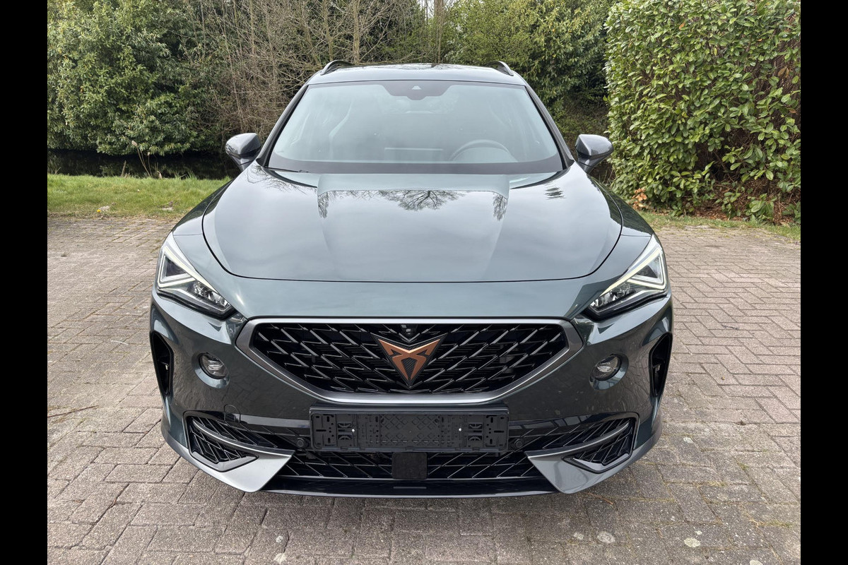 CUPRA Formentor 1.4 e-Hybrid VZ Copper Edition 245pk | PHEV | Plug-in Hybride | Stoelverwarming | Camera | Adaptieve cruisecontrol (ACC) | Elektrisch verstelbare stoelen met geheugen
