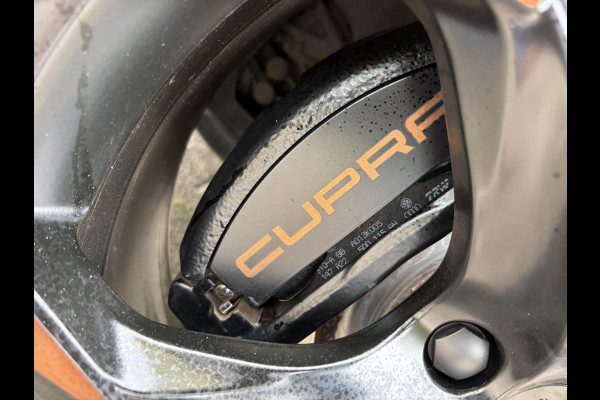 CUPRA Formentor 1.4 e-Hybrid VZ Copper Edition 245pk | PHEV | Plug-in Hybride | Stoelverwarming | Camera | Adaptieve cruisecontrol (ACC) | Elektrisch verstelbare stoelen met geheugen