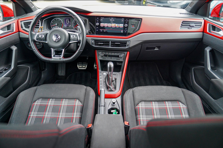 Volkswagen Polo 2.0 TSI GTI | Panorama | Automaat | Climatronic | Stoelverwarming | Virtual cockpit | Apple carplay | NAP