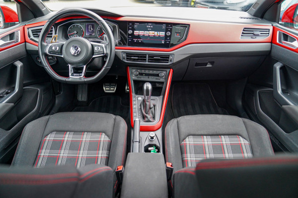 Volkswagen Polo 2.0 TSI GTI | Panorama | Automaat | Climatronic | Stoelverwarming | Virtual cockpit | Apple carplay | NAP