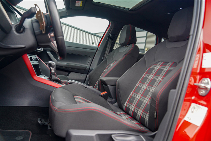 Volkswagen Polo 2.0 TSI GTI | Panorama | Automaat | Climatronic | Stoelverwarming | Virtual cockpit | Apple carplay | NAP