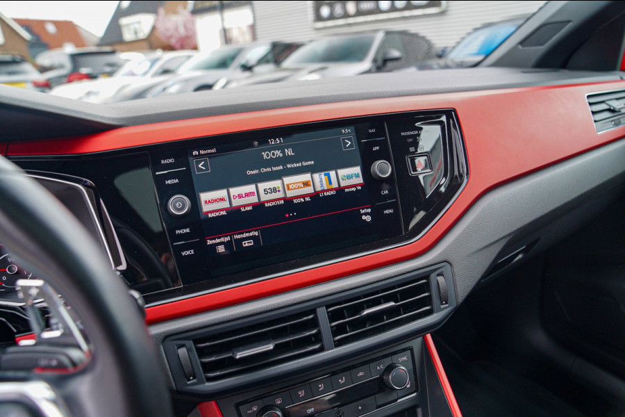 Volkswagen Polo 2.0 TSI GTI | Panorama | Automaat | Climatronic | Stoelverwarming | Virtual cockpit | Apple carplay | NAP
