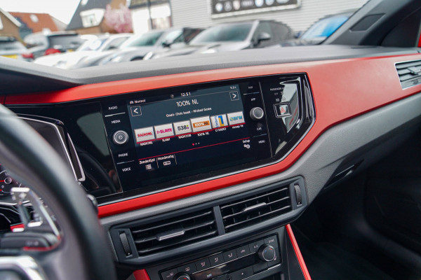 Volkswagen Polo 2.0 TSI GTI | Panorama | Automaat | Climatronic | Stoelverwarming | Virtual cockpit | Apple carplay | NAP