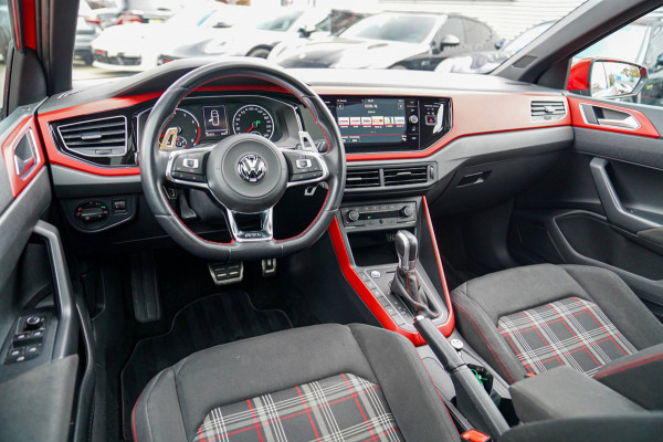 Volkswagen Polo 2.0 TSI GTI | Panorama | Automaat | Climatronic | Stoelverwarming | Virtual cockpit | Apple carplay | NAP
