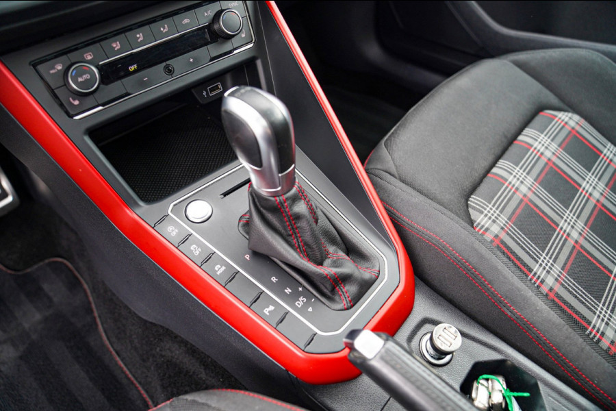 Volkswagen Polo 2.0 TSI GTI | Panorama | Automaat | Climatronic | Stoelverwarming | Virtual cockpit | Apple carplay | NAP