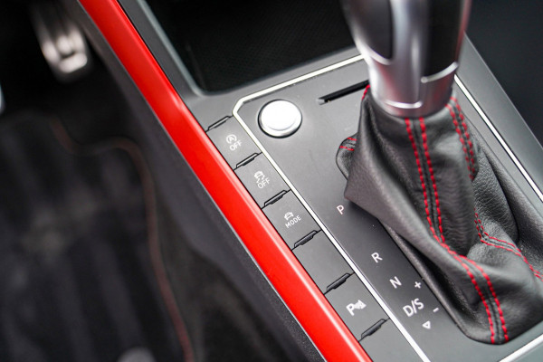 Volkswagen Polo 2.0 TSI GTI | Panorama | Automaat | Climatronic | Stoelverwarming | Virtual cockpit | Apple carplay | NAP