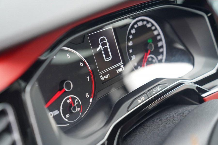 Volkswagen Polo 2.0 TSI GTI | Panorama | Automaat | Climatronic | Stoelverwarming | Virtual cockpit | Apple carplay | NAP