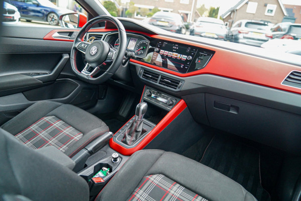 Volkswagen Polo 2.0 TSI GTI | Panorama | Automaat | Climatronic | Stoelverwarming | Virtual cockpit | Apple carplay | NAP
