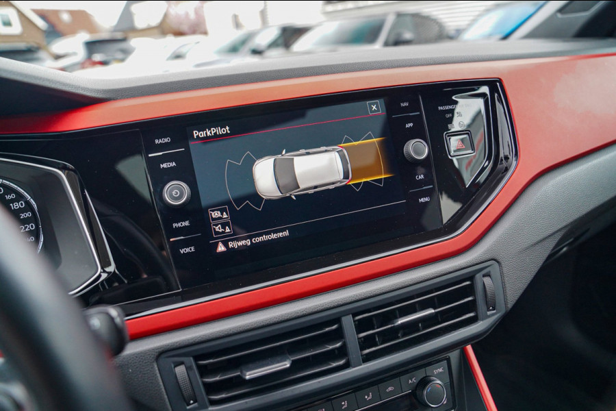 Volkswagen Polo 2.0 TSI GTI | Panorama | Automaat | Climatronic | Stoelverwarming | Virtual cockpit | Apple carplay | NAP