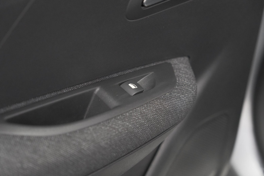 Peugeot 208 Hybrid 110 e-DCS6 Style | Parkeersensoren | Apple Carplay | Cruise Control | Airco