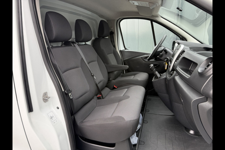 Renault Trafic 2.0 dCi 120 PK / L1H1 / 1e EIG. / TREKHAAK / IMPERIAAL / AIRCO / CRUISE / 3-ZITS / LED