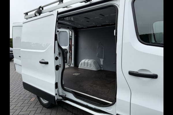 Renault Trafic 2.0 dCi 120 PK / L1H1 / 1e EIG. / TREKHAAK / IMPERIAAL / AIRCO / CRUISE / 3-ZITS / LED
