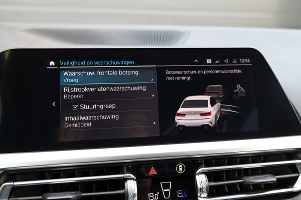 BMW 3-serie 330e Business Edition Plus | BTW | NAP | M-SPORT | LASER | KEYLESS | 360 | LEDER | DEALER ONDH |