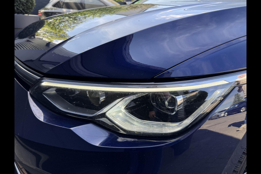 Volkswagen Golf Variant 1.5 eTSI R-Line | Navigatie | Camera | DAB | Trekhaak |