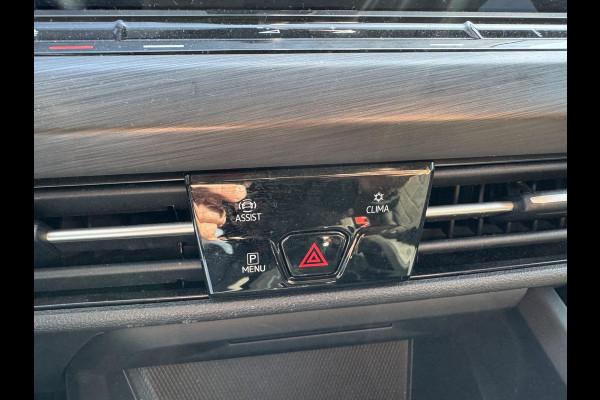 Volkswagen Golf Variant 1.5 eTSI R-Line | Navigatie | Camera | DAB | Trekhaak |