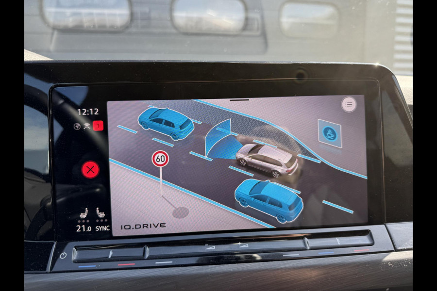 Volkswagen Golf Variant 1.5 eTSI R-Line | Navigatie | Camera | DAB | Trekhaak |