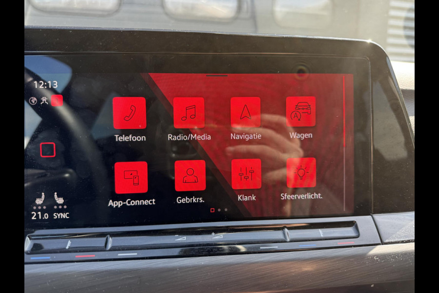 Volkswagen Golf Variant 1.5 eTSI R-Line | Navigatie | Camera | DAB | Trekhaak |