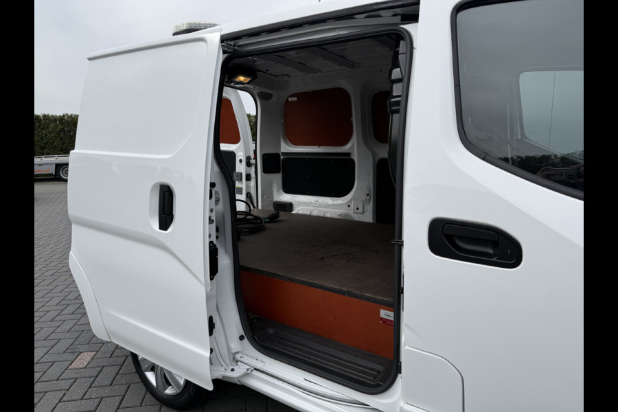 Nissan E-NV200 40 kWh / FULL ELECTRIC / 1e EIG. / 24.371 KM / AIRCO / CRUISE / CAMERA / INRICHTING