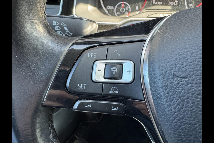 Volkswagen Polo 1.0 TSI Highline | Navigatie | Adaptive Cruise Control | DAB | Privacy Glass | Climate Control | Lichtmetalen Velgen |