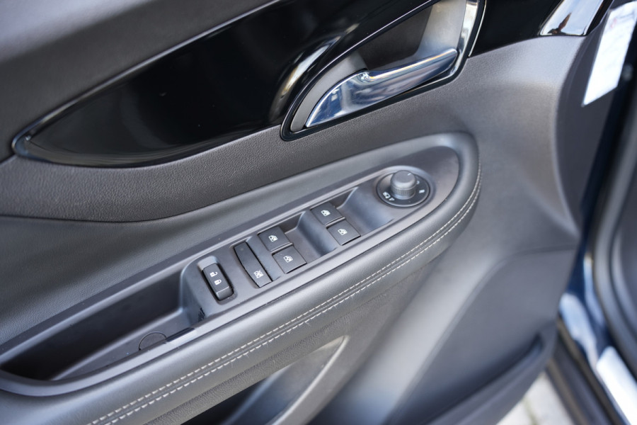 Opel Mokka X 1.4 Turbo Innovation | Achteruitrijcamera | Elektrisch schuif-/kanteldak | Trekhaak |