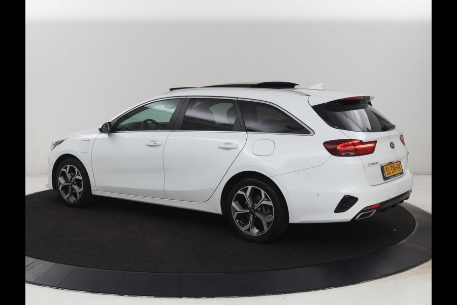 Kia Ceed 1.6 GDI PHEV ExecutiveLine | SOH 93% | Panoramadak | Stoelventilatie | Leder | Camera | Carplay | Half leder | Stuurverwarming | Full LED | Keyless | Navigatie | Digital Cockpit | Plug In