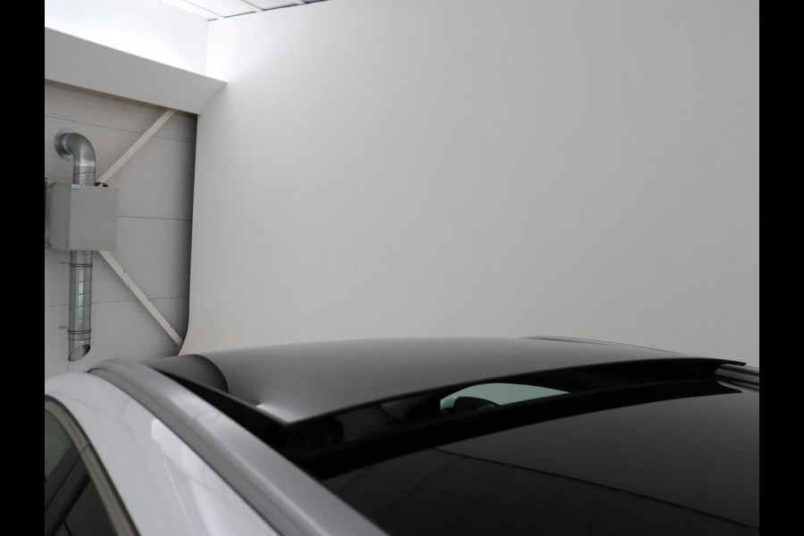 Kia Ceed 1.6 GDI PHEV ExecutiveLine | SOH 93% | Panoramadak | Stoelventilatie | Leder | Camera | Carplay | Half leder | Stuurverwarming | Full LED | Keyless | Navigatie | Digital Cockpit | Plug In