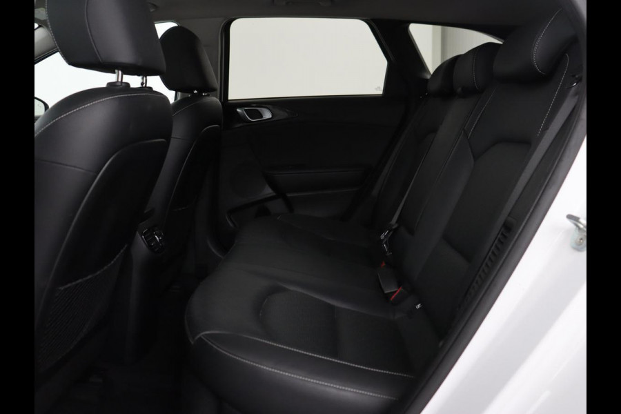Kia Ceed 1.6 GDI PHEV ExecutiveLine | SOH 93% | Panoramadak | Stoelventilatie | Leder | Camera | Carplay | Half leder | Stuurverwarming | Full LED | Keyless | Navigatie | Digital Cockpit | Plug In