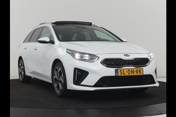 Kia Ceed 1.6 GDI PHEV ExecutiveLine | SOH 93% | Panoramadak | Stoelventilatie | Leder | Camera | Carplay | Half leder | Stuurverwarming | Full LED | Keyless | Navigatie | Digital Cockpit | Plug In