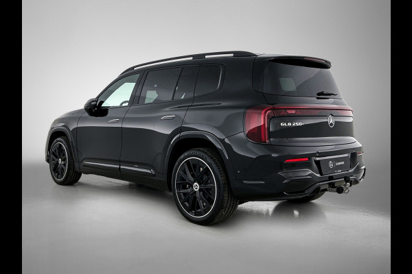 Mercedes-Benz Glb 250+ Business Solution AMG 7p. 85.5 kWh | Premium pakket | Winterpakket | Nightpakket | Trekhaak | Verstelbare demping | 20” multispaakse AMG-velgen | Vast panoramadak | Sfeerverlichting | GUARD 360° |