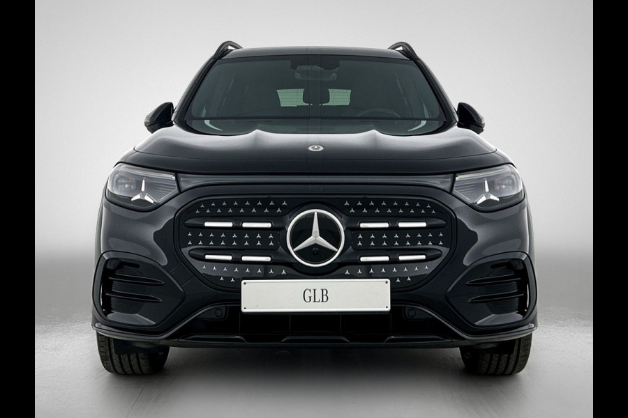 Mercedes-Benz Glb 250+ Business Solution AMG 7p. 85.5 kWh | Premium pakket | Winterpakket | Nightpakket | Trekhaak | Verstelbare demping | 20” multispaakse AMG-velgen | Vast panoramadak | Sfeerverlichting | GUARD 360° |