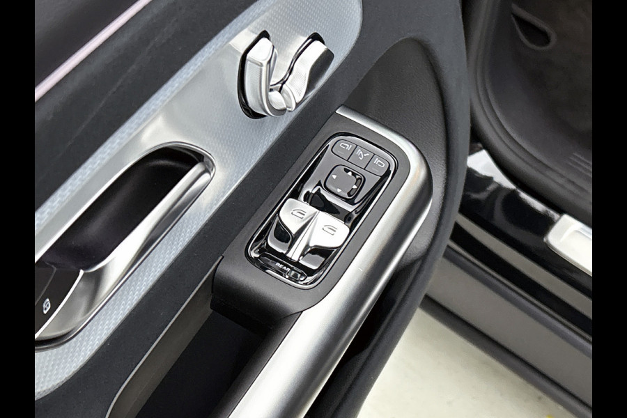 Mercedes-Benz Glb 250+ Business Solution AMG 7p. 85.5 kWh | Premium pakket | Winterpakket | Nightpakket | Trekhaak | Verstelbare demping | 20” multispaakse AMG-velgen | Vast panoramadak | Sfeerverlichting | GUARD 360° |