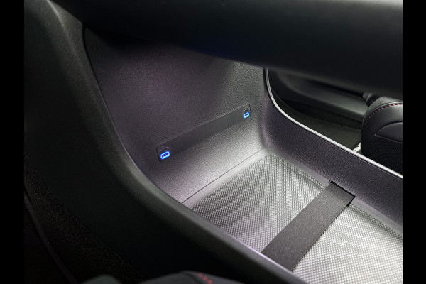 Mercedes-Benz Glb 250+ Business Solution AMG 7p. 85.5 kWh | Premium pakket | Winterpakket | Nightpakket | Trekhaak | Verstelbare demping | 20” multispaakse AMG-velgen | Vast panoramadak | Sfeerverlichting | GUARD 360° |