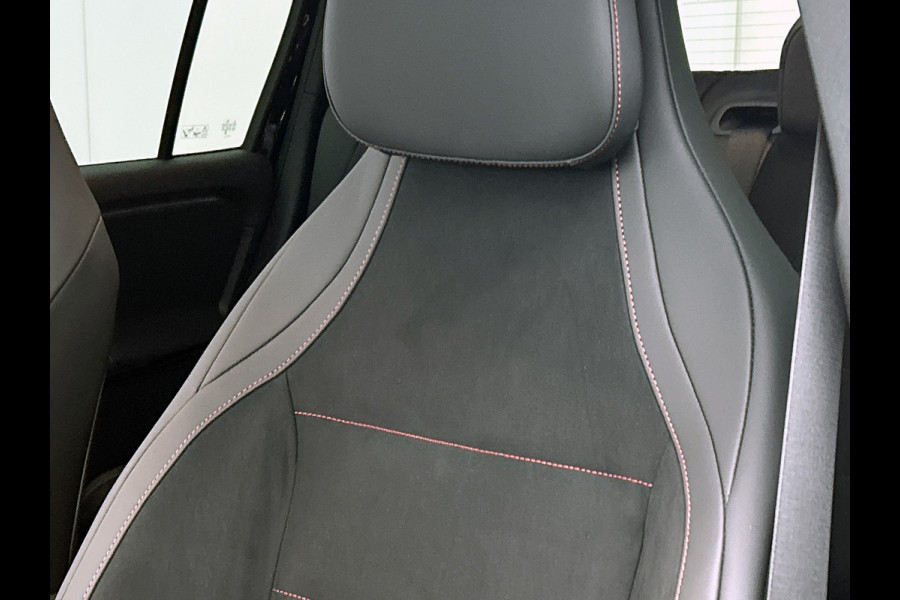 Mercedes-Benz Glb 250+ Business Solution AMG 7p. 85.5 kWh | Premium pakket | Winterpakket | Nightpakket | Trekhaak | Verstelbare demping | 20” multispaakse AMG-velgen | Vast panoramadak | Sfeerverlichting | GUARD 360° |