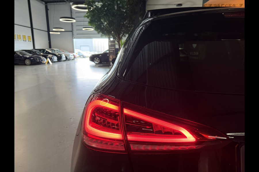 Mercedes-Benz A-Klasse 200 AMG Line Junge Sterne Garantie Pano Ambient Night Camera Carplay StoelVW Cruise Clima Navi Dab Rijklaar