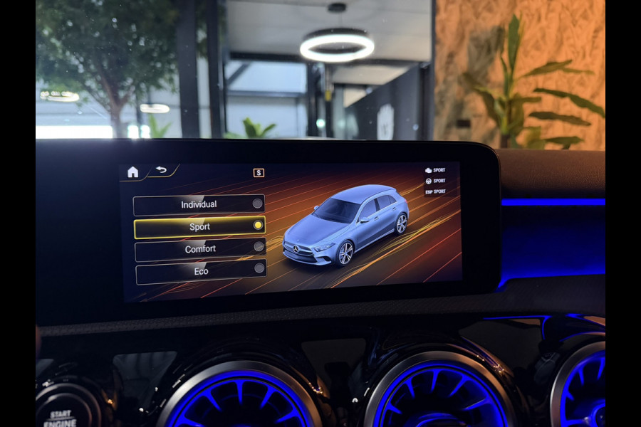 Mercedes-Benz A-Klasse 200 AMG Line Junge Sterne Garantie Pano Ambient Night Camera Carplay StoelVW Cruise Clima Navi Dab Rijklaar