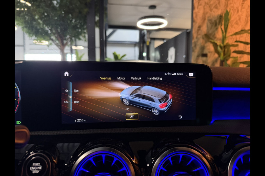 Mercedes-Benz A-Klasse 200 AMG Line Junge Sterne Garantie Pano Ambient Night Camera Carplay StoelVW Cruise Clima Navi Dab Rijklaar