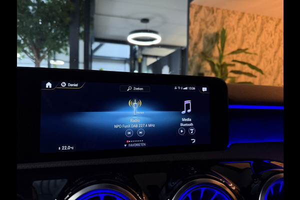 Mercedes-Benz A-Klasse 200 AMG Line Junge Sterne Garantie Pano Ambient Night Camera Carplay StoelVW Cruise Clima Navi Dab Rijklaar
