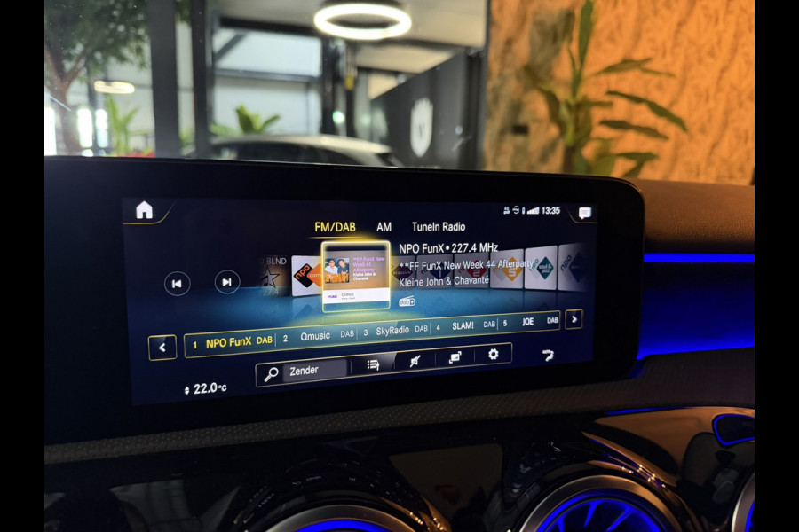 Mercedes-Benz A-Klasse 200 AMG Line Junge Sterne Garantie Pano Ambient Night Camera Carplay StoelVW Cruise Clima Navi Dab Rijklaar