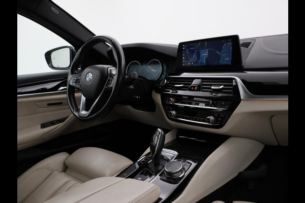 BMW 5 Serie Touring 520i H.E. 184 PK AUT. LUXURY LINE + COMFORTZETELS | AFN. TREKHAAK | PANORAMA | LIVE COCKPIT | ADAPTIVE CRUISE
