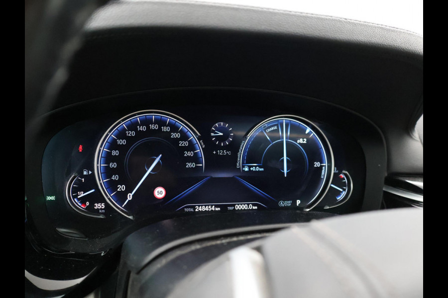 BMW 5 Serie Touring 520i H.E. 184 PK AUT. LUXURY LINE + COMFORTZETELS | AFN. TREKHAAK | PANORAMA | LIVE COCKPIT | ADAPTIVE CRUISE