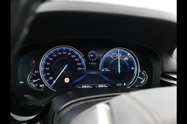 BMW 5 Serie Touring 520i H.E. 184 PK AUT. LUXURY LINE + COMFORTZETELS | AFN. TREKHAAK | PANORAMA | LIVE COCKPIT | ADAPTIVE CRUISE