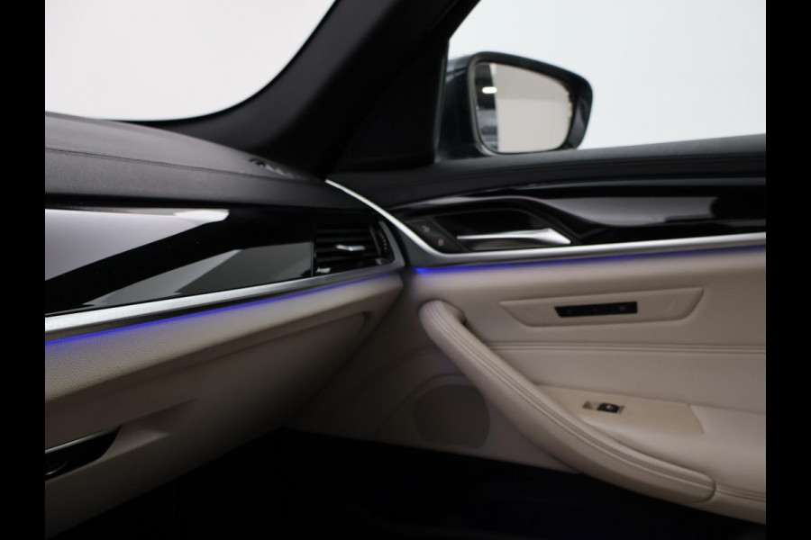 BMW 5 Serie Touring 520i H.E. 184 PK AUT. LUXURY LINE + COMFORTZETELS | AFN. TREKHAAK | PANORAMA | LIVE COCKPIT | ADAPTIVE CRUISE