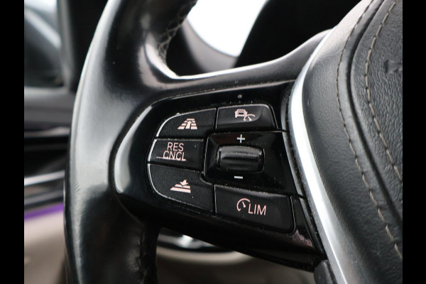 BMW 5 Serie Touring 520i H.E. 184 PK AUT. LUXURY LINE + COMFORTZETELS | AFN. TREKHAAK | PANORAMA | LIVE COCKPIT | ADAPTIVE CRUISE