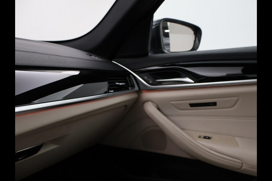 BMW 5 Serie Touring 520i H.E. 184 PK AUT. LUXURY LINE + COMFORTZETELS | AFN. TREKHAAK | PANORAMA | LIVE COCKPIT | ADAPTIVE CRUISE