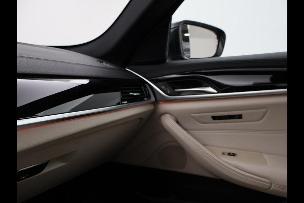 BMW 5 Serie Touring 520i H.E. 184 PK AUT. LUXURY LINE + COMFORTZETELS | AFN. TREKHAAK | PANORAMA | LIVE COCKPIT | ADAPTIVE CRUISE